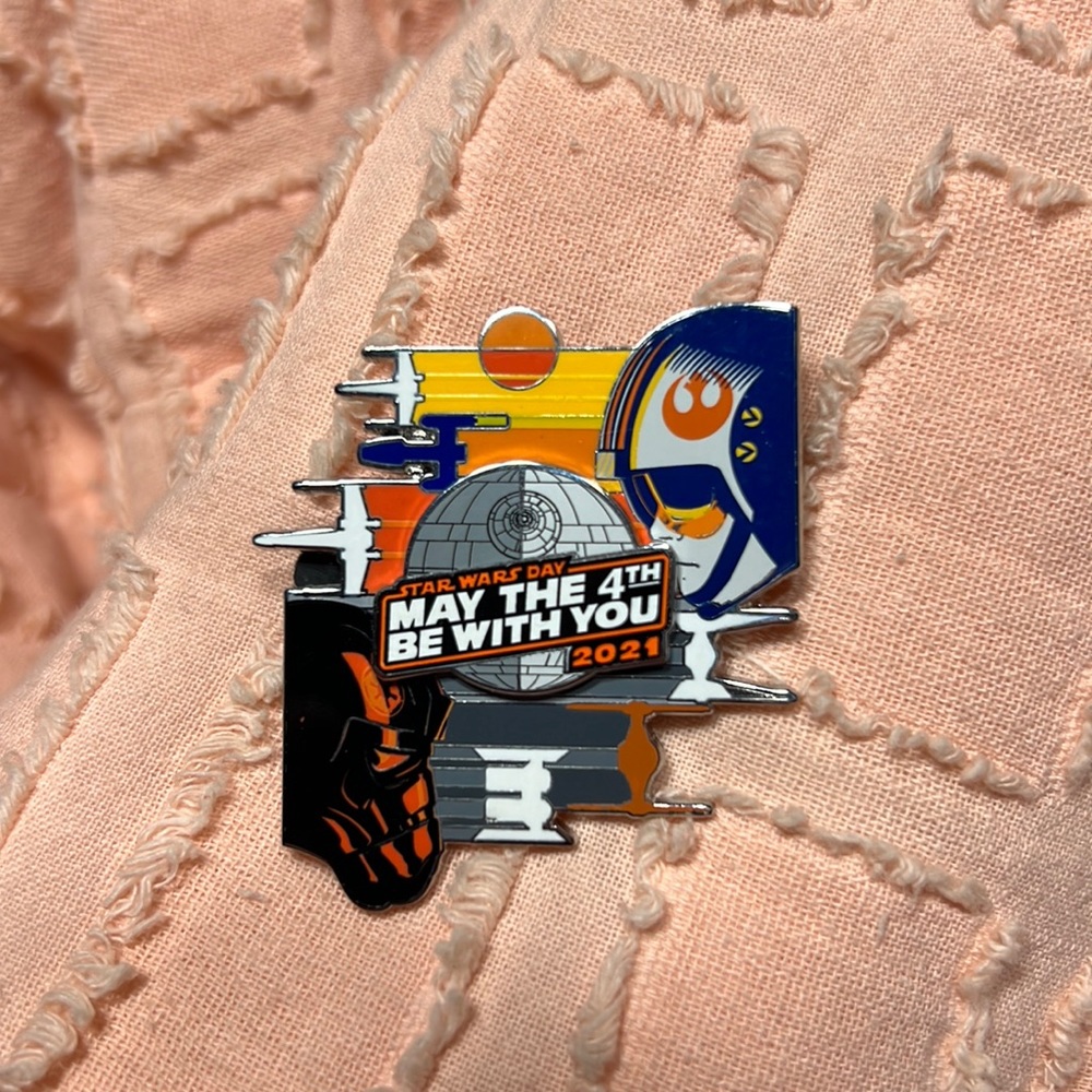 ✨Disney Parks Authentic Trading Pin Limited Release Star Wars Pin